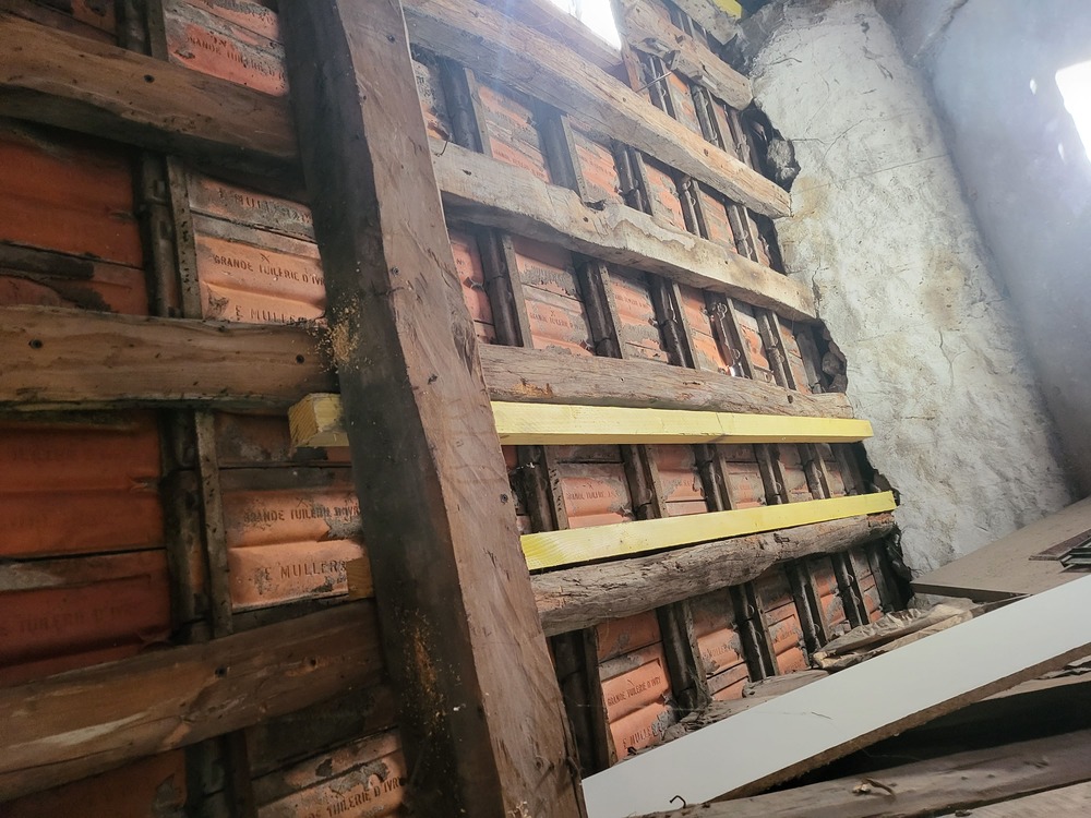 Charpente en bois abîmée