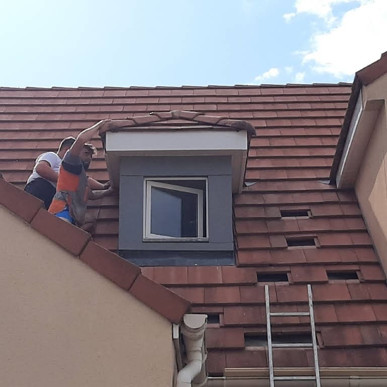 Pose tuiles sur fenêtre de toit 2